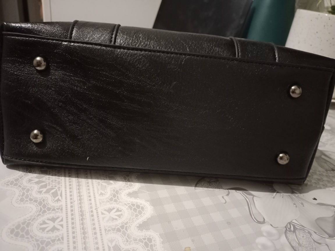 Продаю женскую сумку