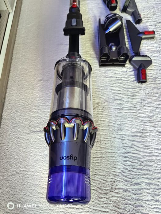 Aspirator dyson v15, garanție 10.2026, plus  încă o baterie