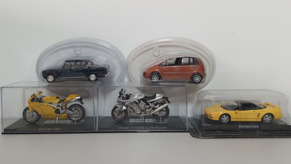 Lot 3 masini si 2 motociclete la 100 de lei