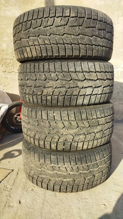 Продам комплект шины на R17