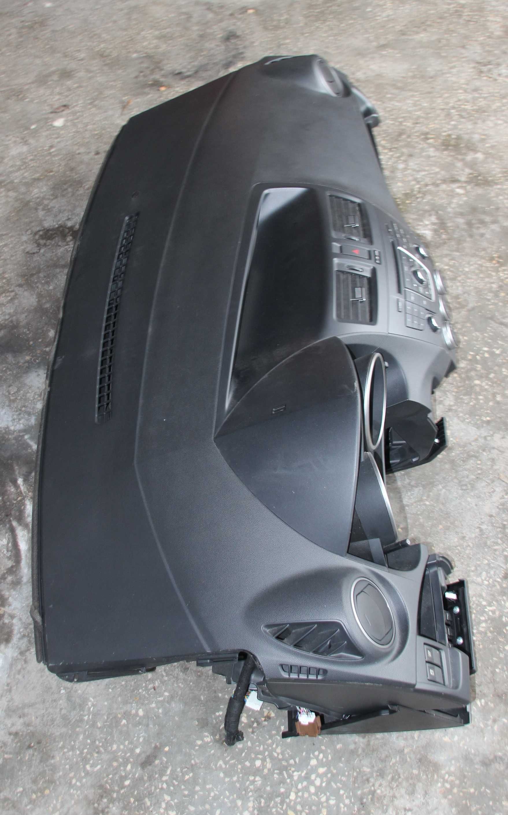 Не оборудвано табло за Мазда 5  Фейслифт 2010 г. Mazda 5