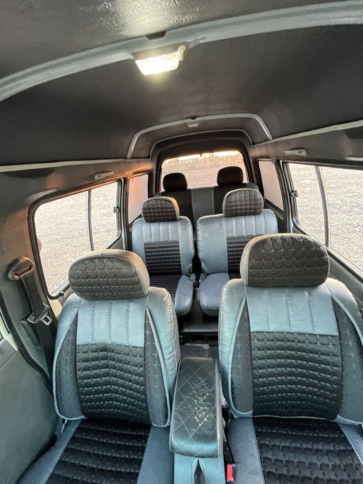 Damas. 2022 kraska toza bir qoʻl monilgan