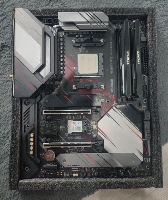 Компютър комбо дъно,памет и процесор B550 Ryzen 5