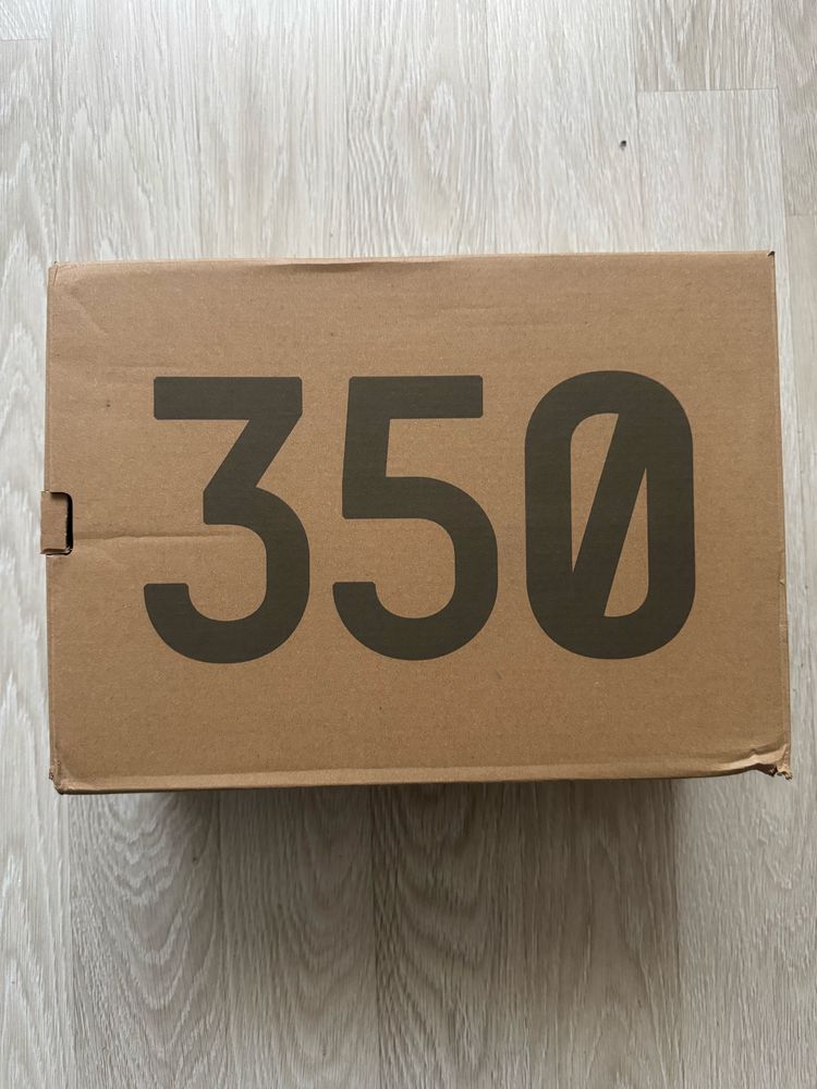 Adidasi Yeezy Boost 350 V2