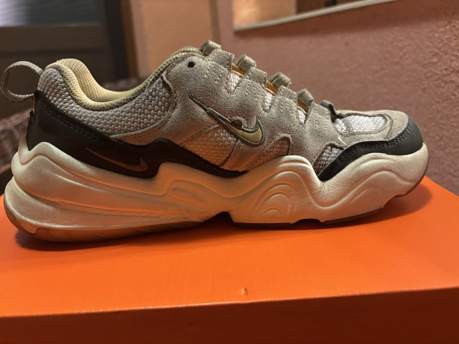 Маратонки Nike.