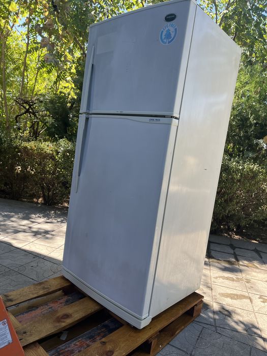 Хладилник с горна камера