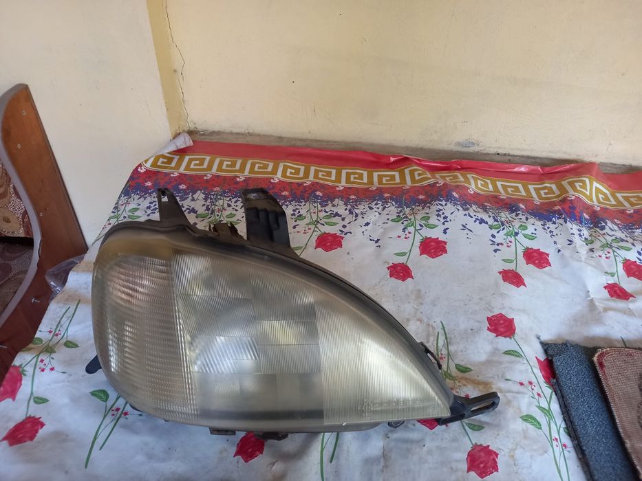 Пассажирская фара на мерс