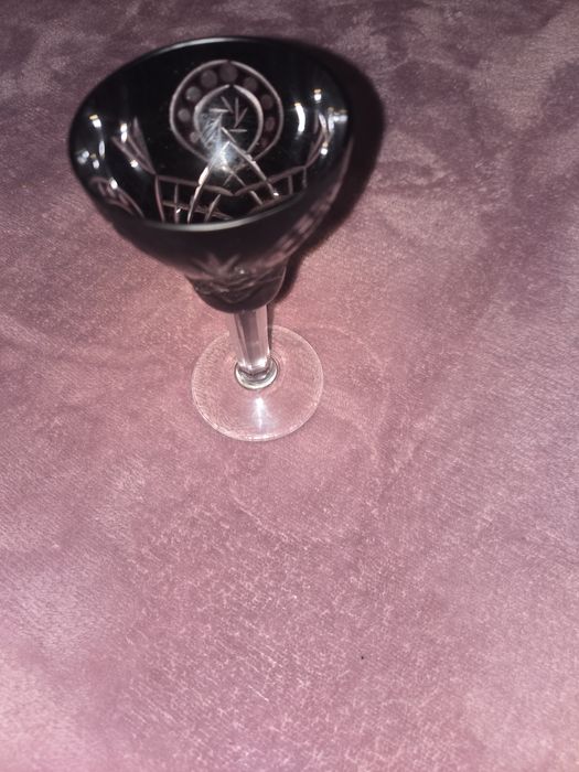 Pahare rubin roșu la un preț de 300 lei produs unicat