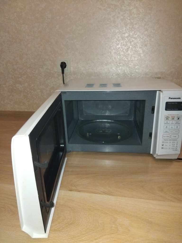 Микроволновку продам