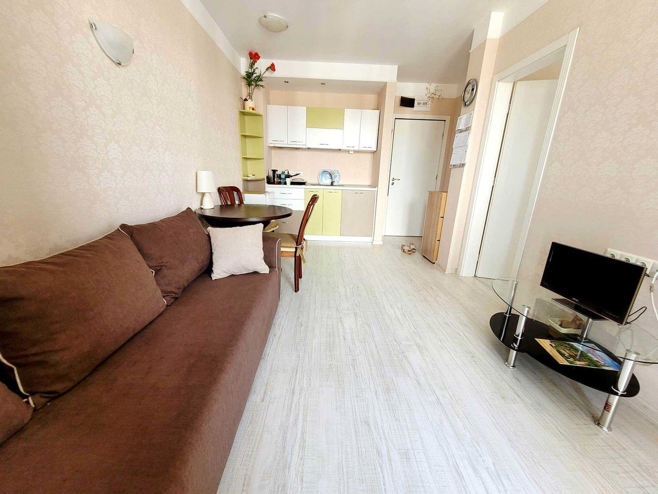 Продава се Двустаен апартамент в к.к. Слънчев бряг - 46 кв.м за 1631 €/кв.м - Снимка #1