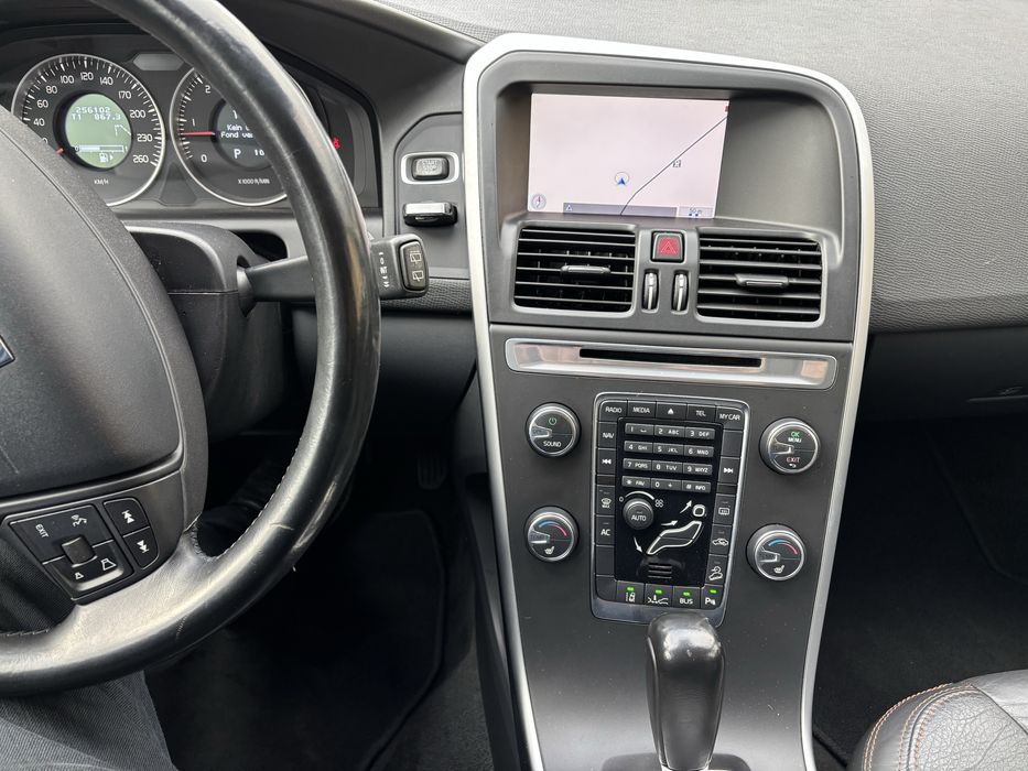 Volvo xc60 automat 4x4 2011