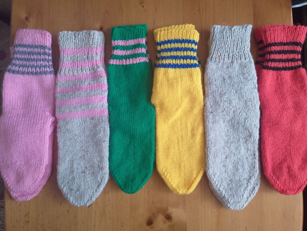 Плетени чорапи, терлички и хватки