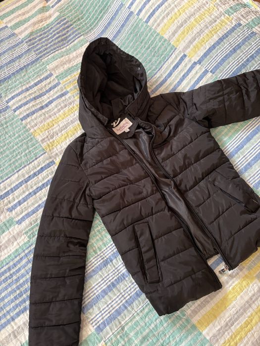 Куртка в хорошем состоянии,размер L но маломерит.