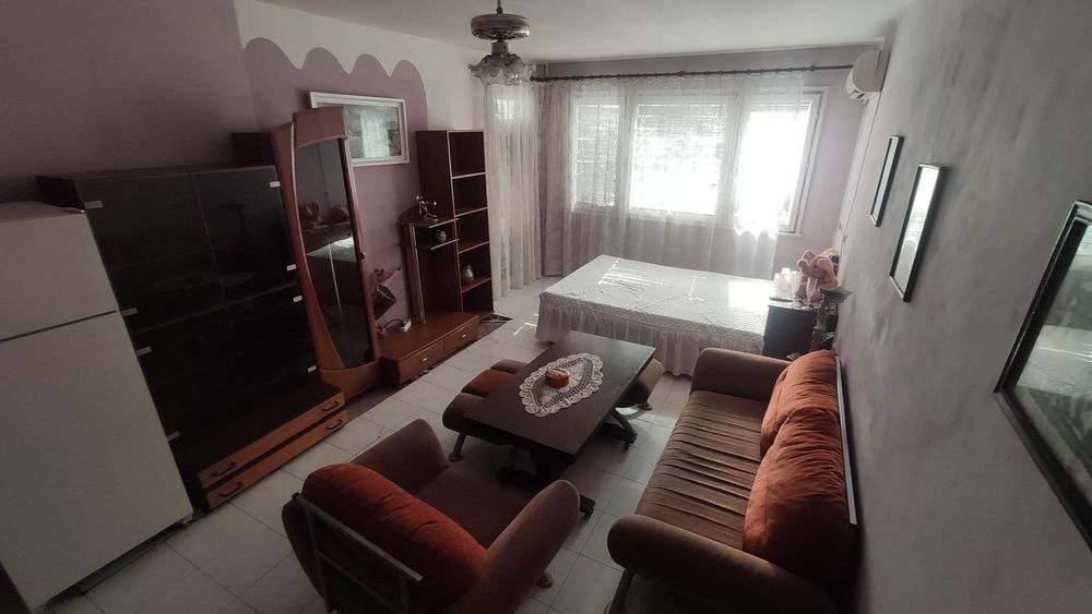 Дава се под наем Двустаен апартамент в Бургас, Възраждане - 90 кв.м за 357 € - Снимка #2