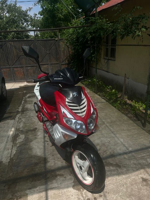 Vând Peugeot speedfight 2
