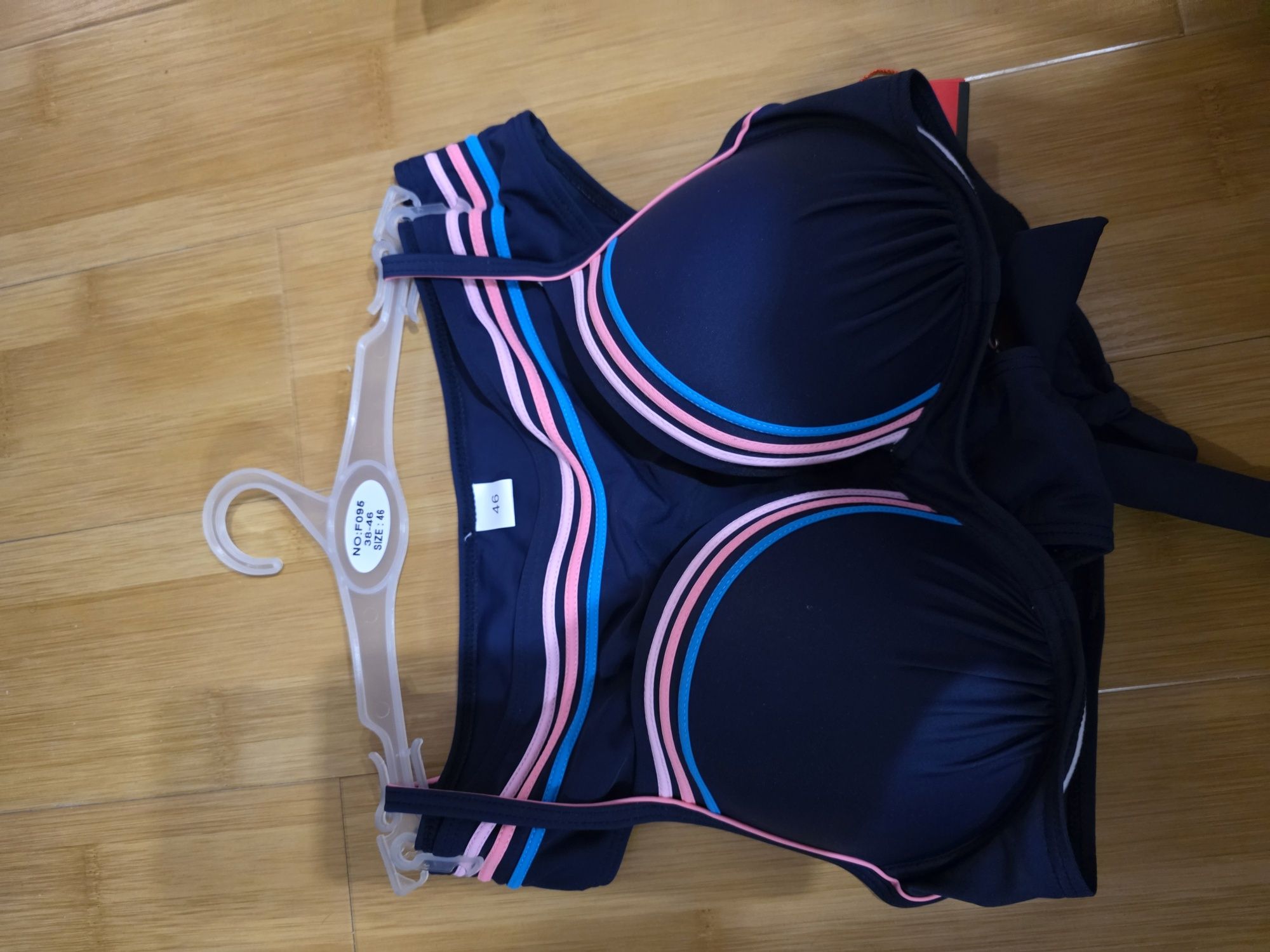 Costume baie mărimi 38, 42, 44, 46. Ridicare zona Carrefour Colentina.