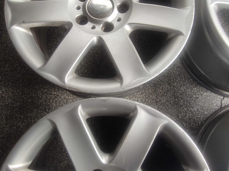 Продавам 4бр джанти 17" 5х120. Цената не подлежи на коментар.