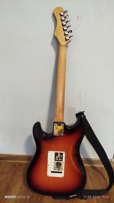 Vând chitara electrica stratocaster