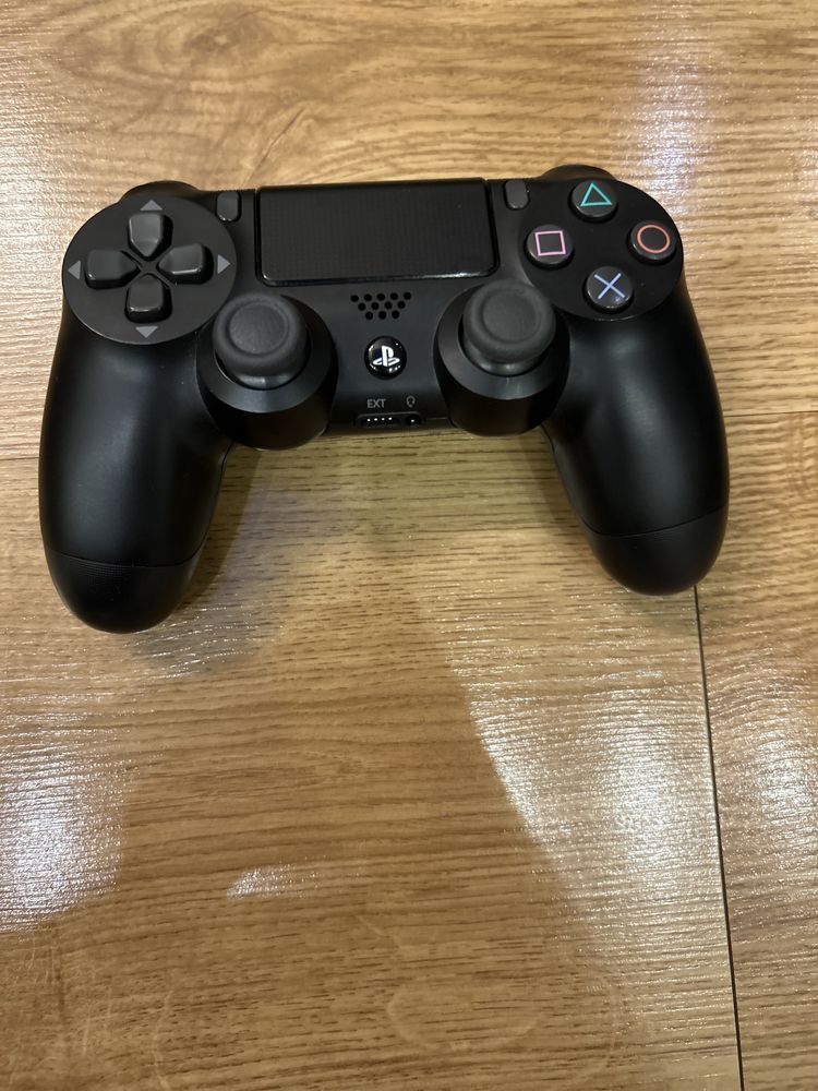 PlayStation 4 Pro + 5 видеоигри