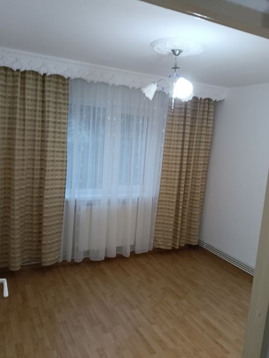 Închiriez apartament
