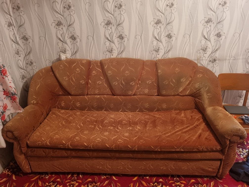 Продам диван в хорошем состоянии