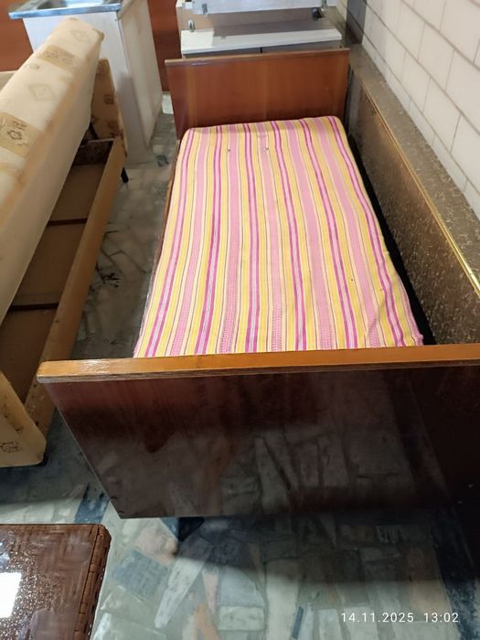 Кровать сотилади