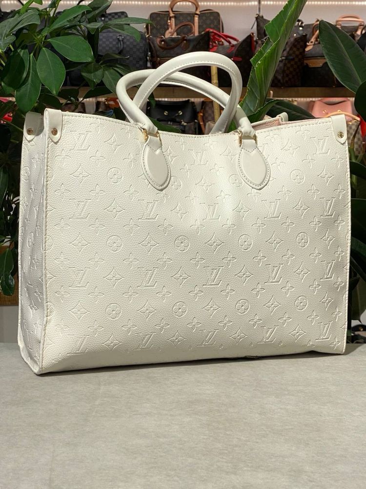 Geanta Louis Vuitton Noua !!! Dimensiuni 41/31 !!!