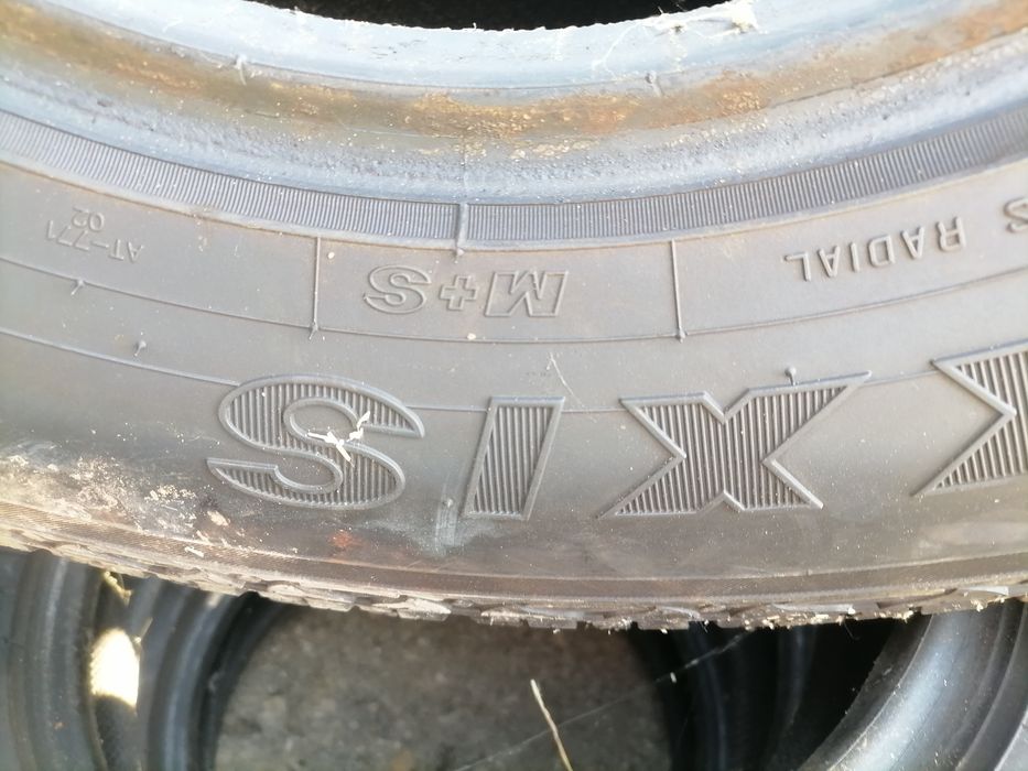 Гуми Максис 235/75 R15
