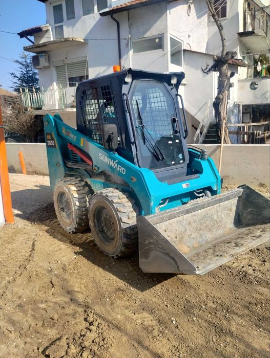 Услуги с мини багер, мини челен товарач и тристранен самосвал с кран