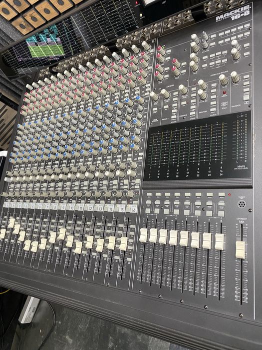 Vand mixer Mackie 16.8 bus