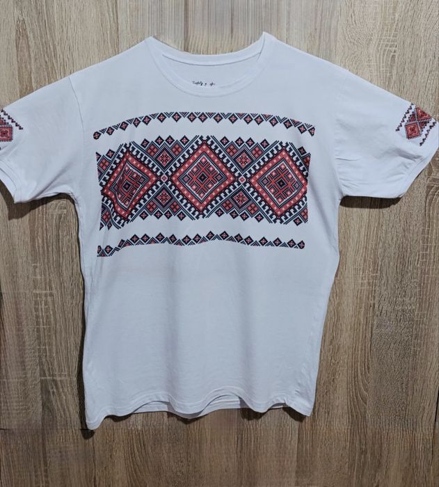 BLACK FRIDAY -40% | Бяла тениска LYVORA “Ethno Spirit”