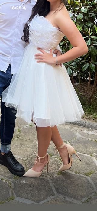 Рокля с пера  бяла