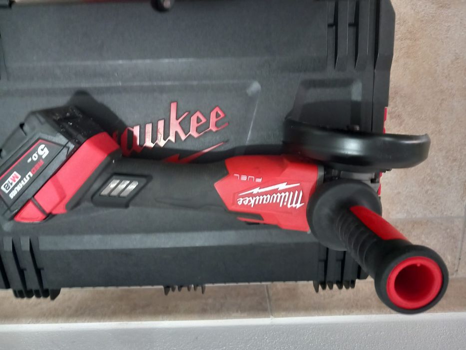 Flex Milwaukee pe bateri
