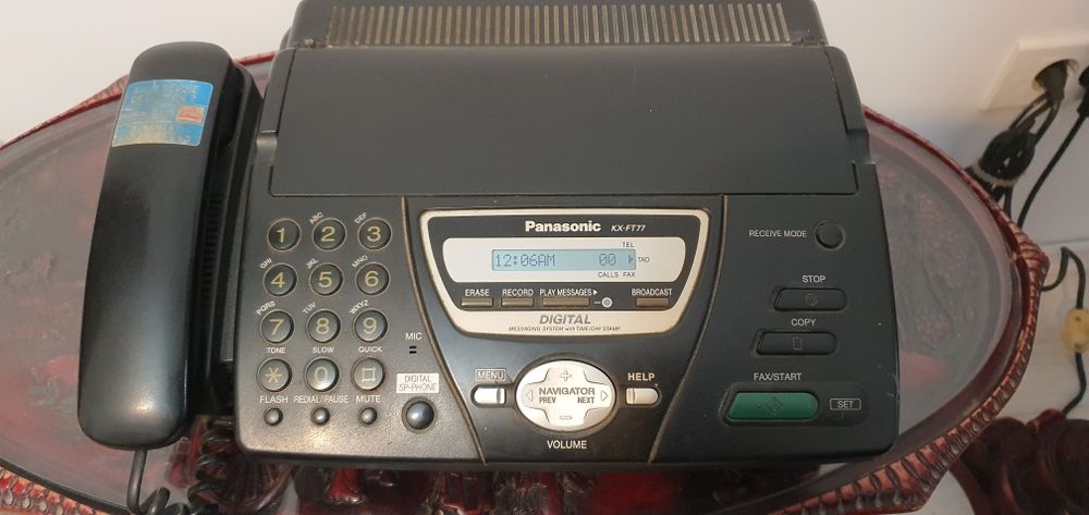 Vând aparat fax/telefon Panasonic+5 role hârtie termică
