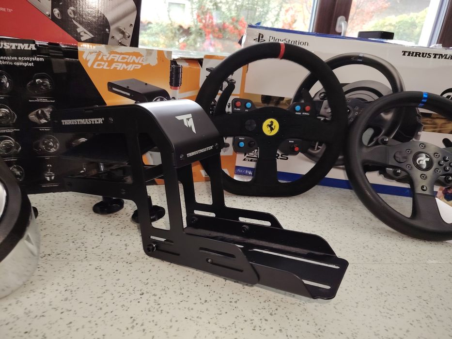 Set complet, volan de curse trustmaster ca nou