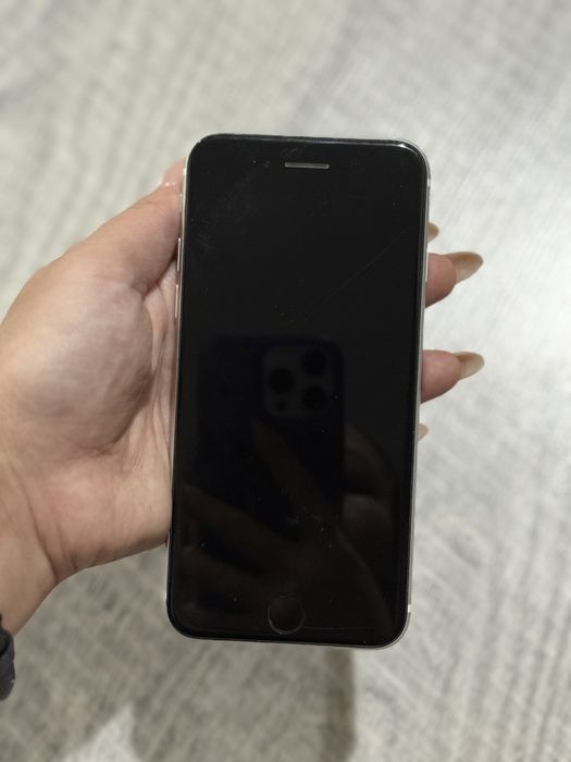 Продам айфон SE2020