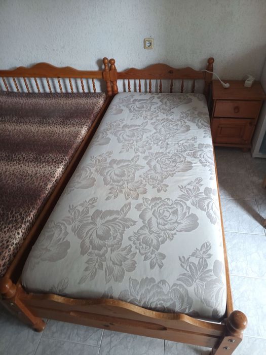 Легла от масивно дърво- чам