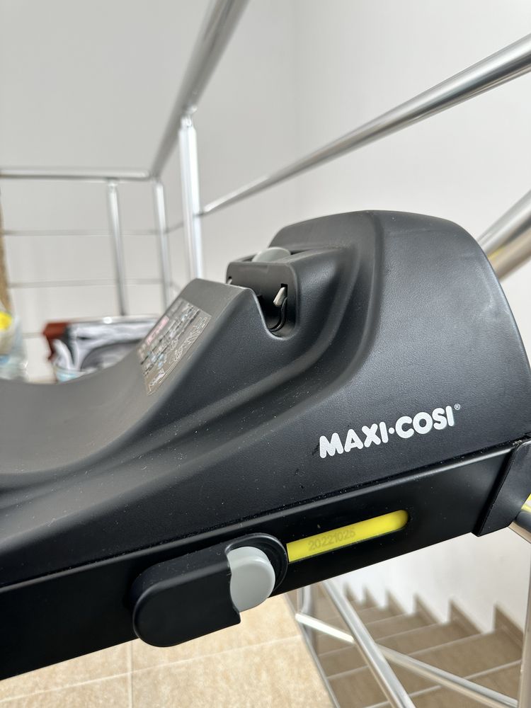 Кош за кола с база Maxi Cosi Cabriofix İ-size