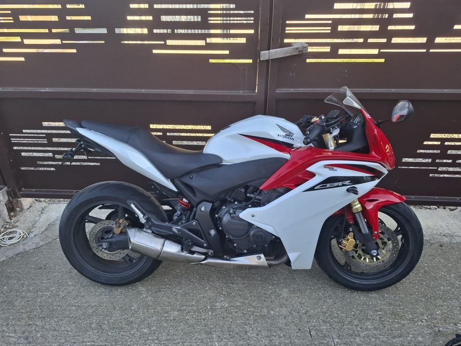 Moto M Parts Ploiesti vinde Honda Cbr 600 F model 2011.