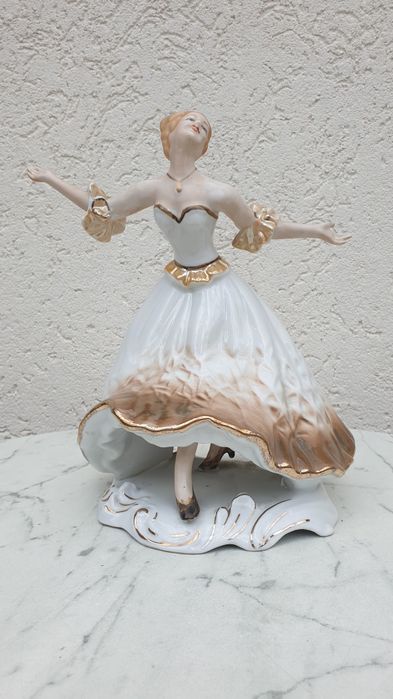 Bibelou din porțelan – balerină elegantă, ARPO Cluj-Napoca