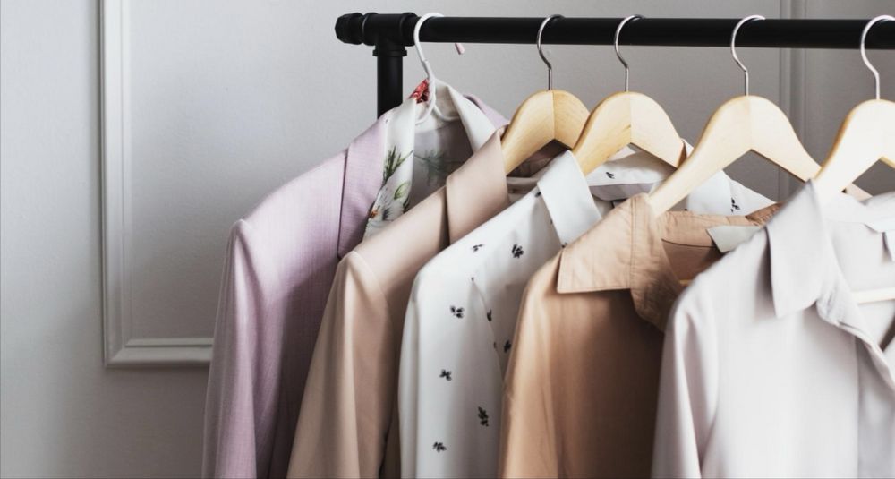 Подарю бесплатно полный гардероб с вещами