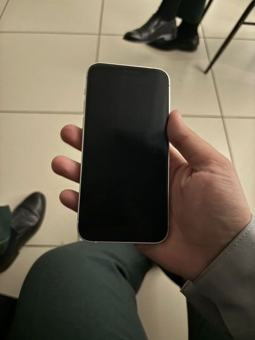 Iphone 12 в хорошем состояние