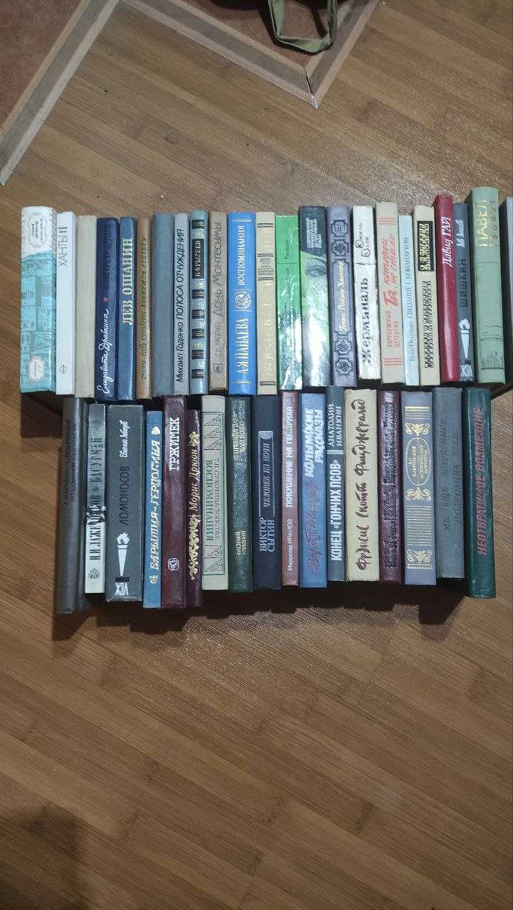 "Продам книги – по 10000 сум