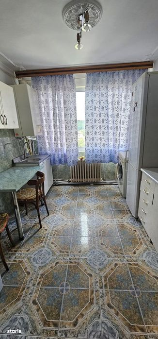 400euro/luna, apartament 3 camere, decomandat, Alexandru