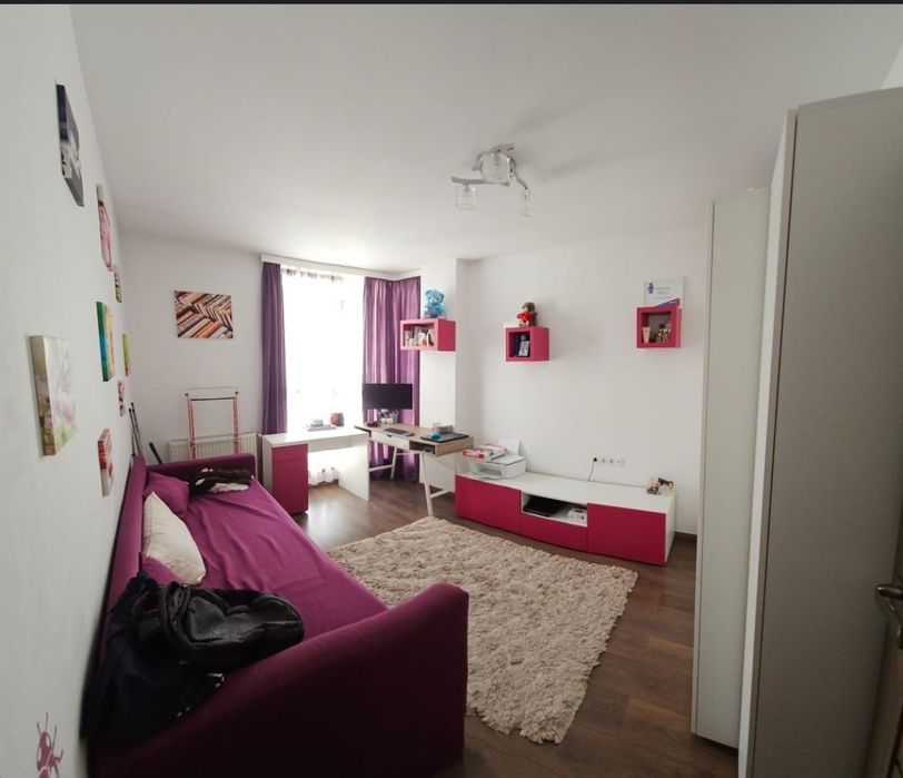 Vând apartament 3 camere, zona Doamna Stanca