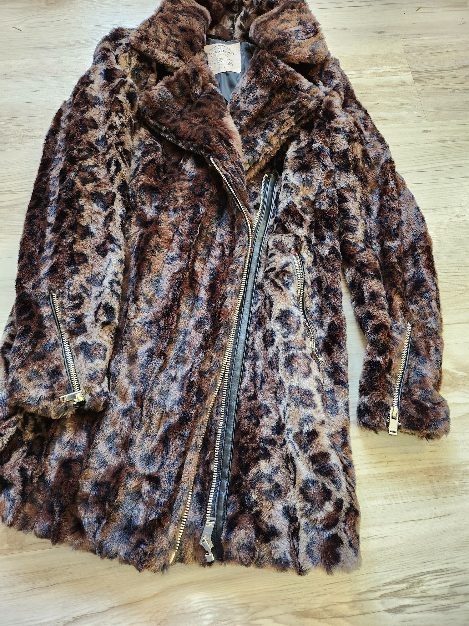 Дамско палто на марката Pull&Bear