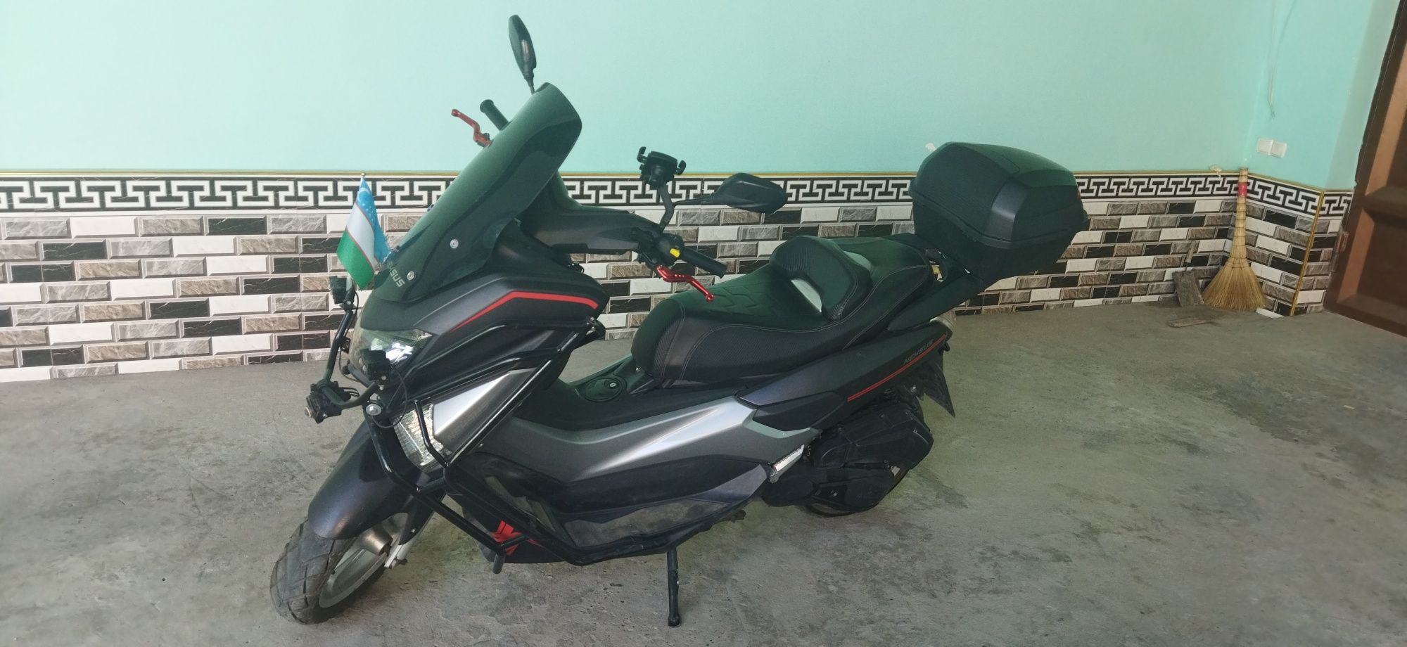 Продам скутер Ямаха N Max