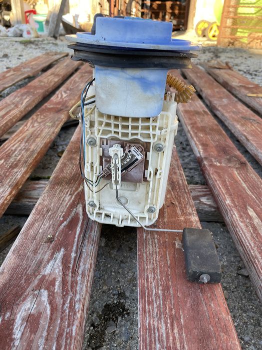 Горивна помпа с кошница за VW Golf 5 1.6fsi 115к.с