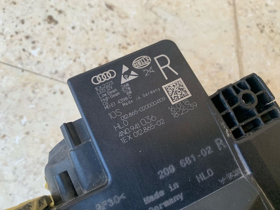 Far Dreapta Audi A8 4N 5D Matrix cod 4N0941036