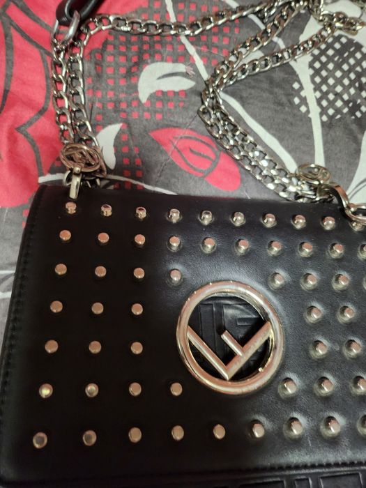 Чантичка Fendi Roma